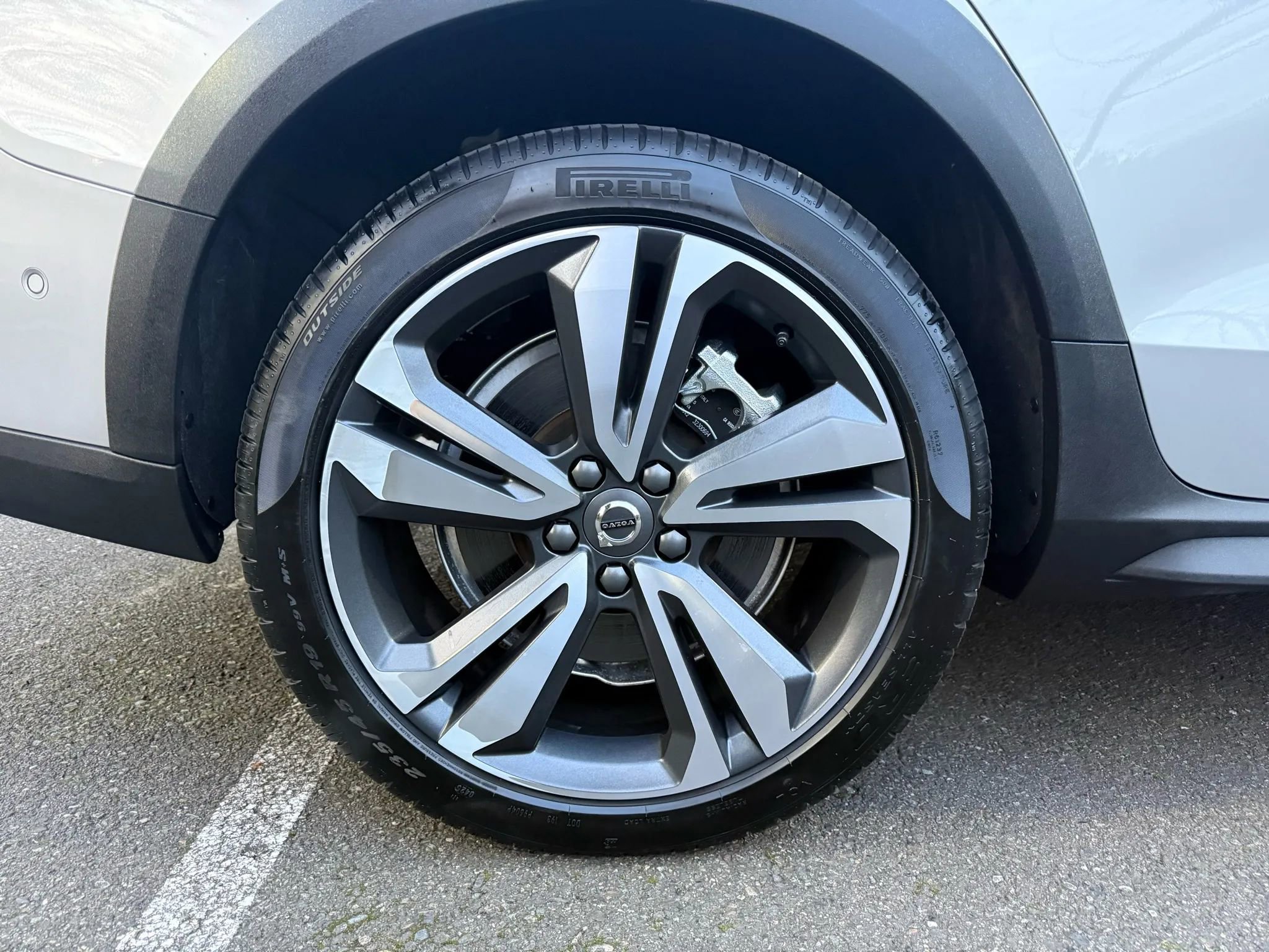 Used 2025 Volvo V60 B5 Cross Country Plus image 12