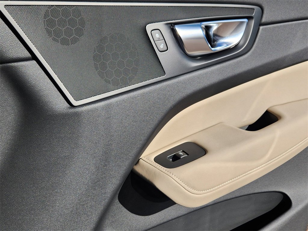 New 2026 Volvo XC60 B5 Plus w/ Protection Package Premier image 20