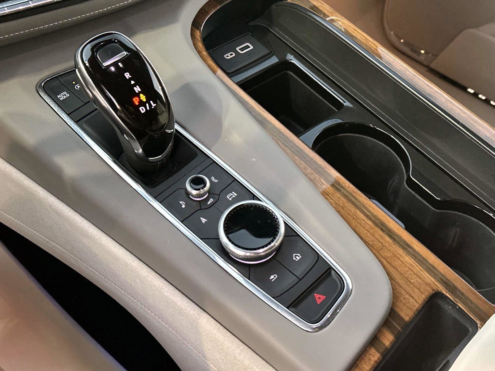 Used 2024 Cadillac Escalade Premium Luxury Platinum image 25