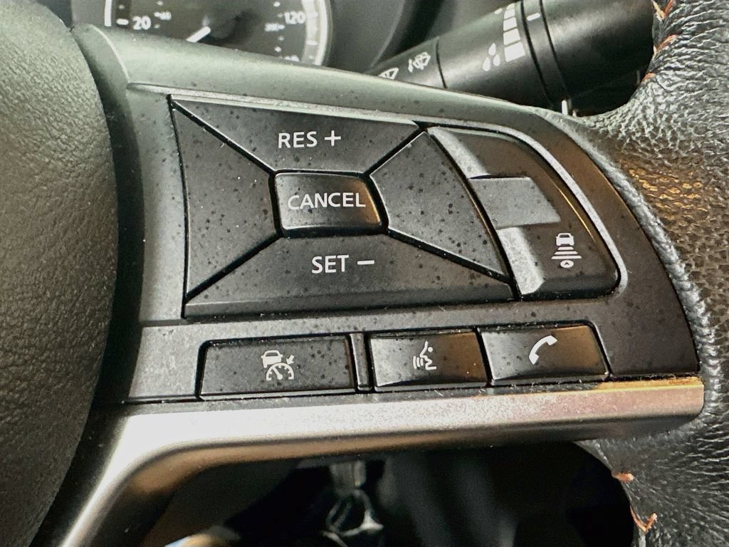 Used 2025 Nissan Versa SR FWD image 23