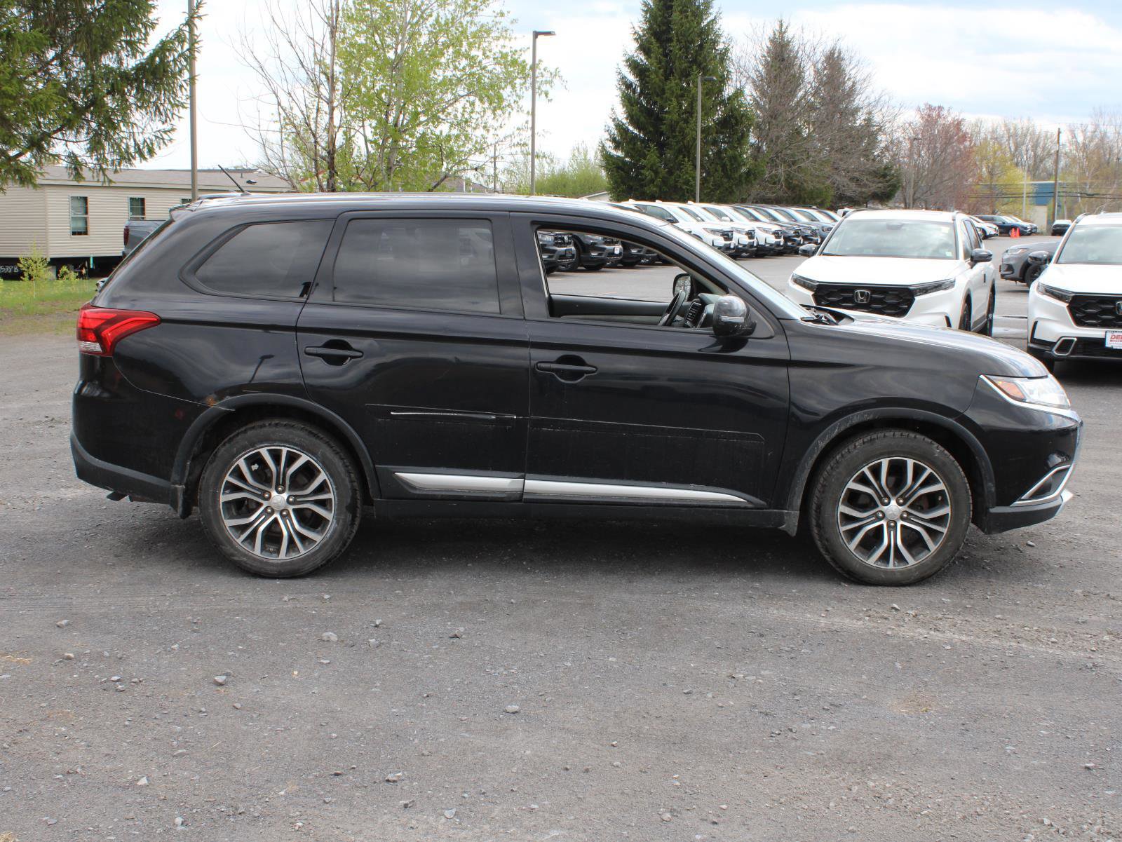 Used 2016 Mitsubishi Outlander SE AWD/4WD image 4