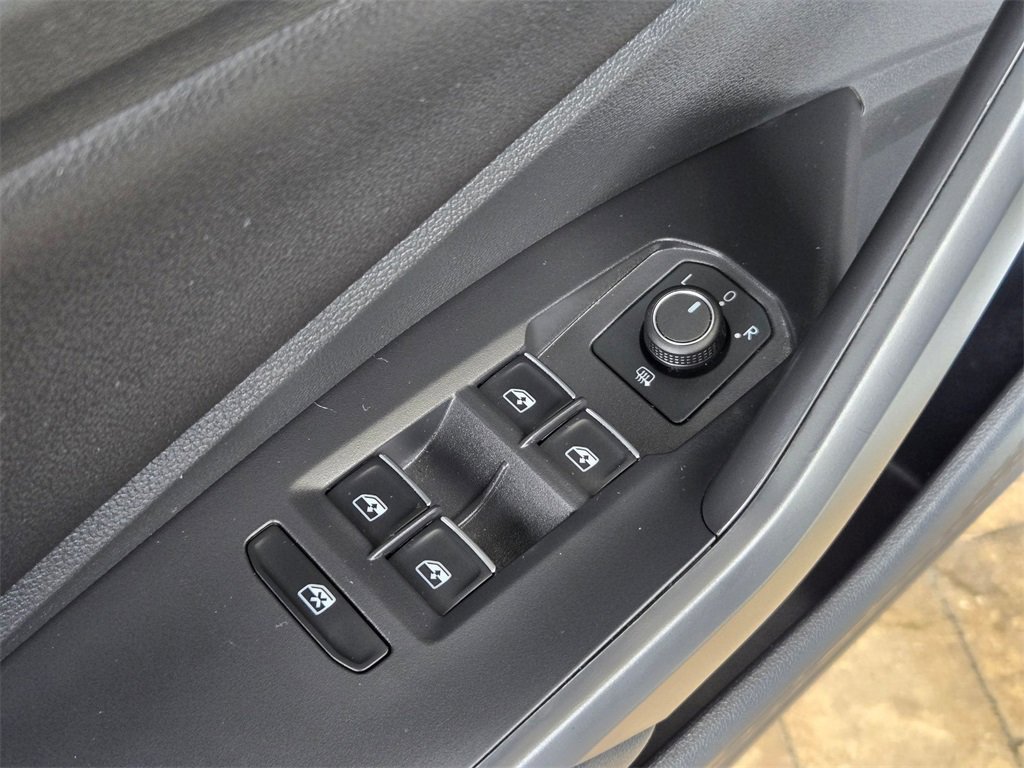 Used 2024 Volkswagen Jetta SE w/ Panoramic Sunroof Package image 12