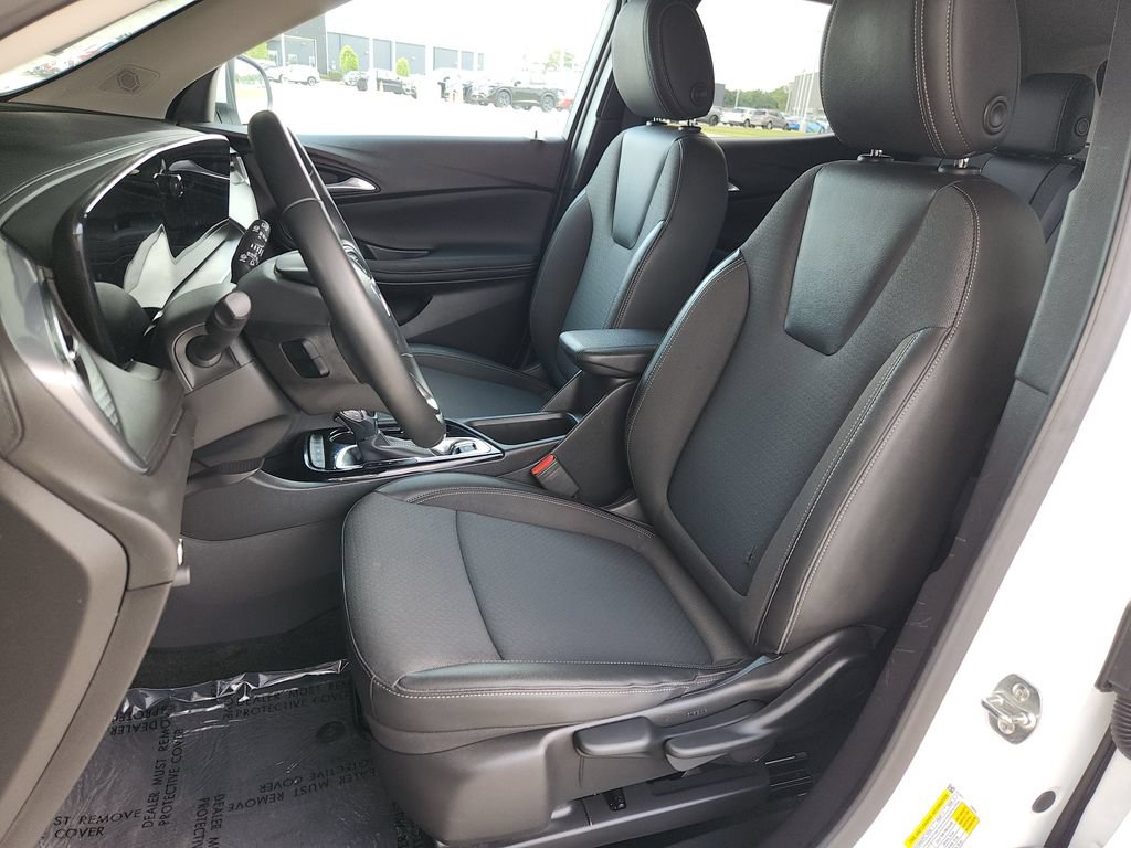 Used 2025 Buick Encore GX Preferred AWD/4WD image 13