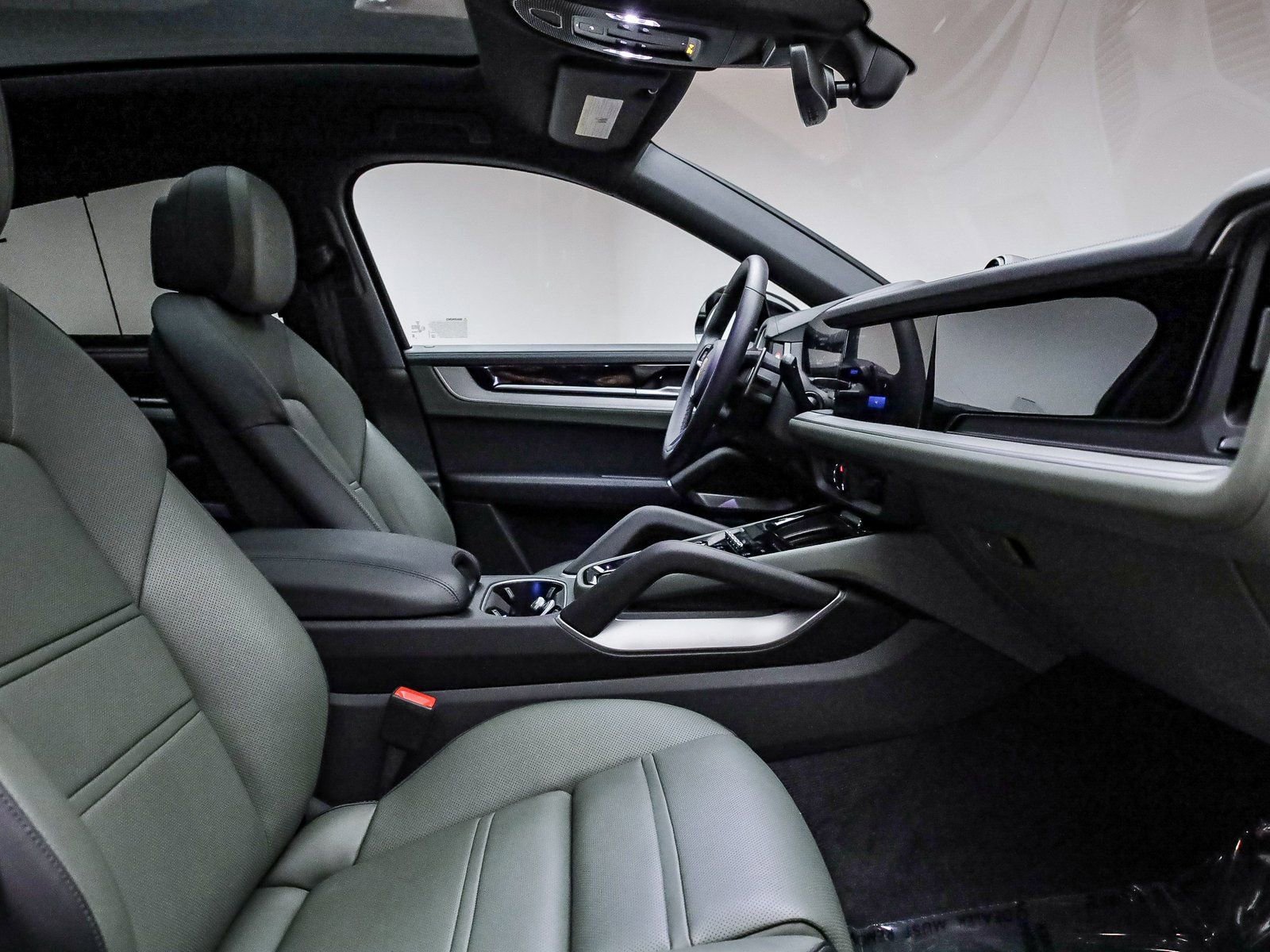 Certified 2025 Porsche Cayenne S image 21