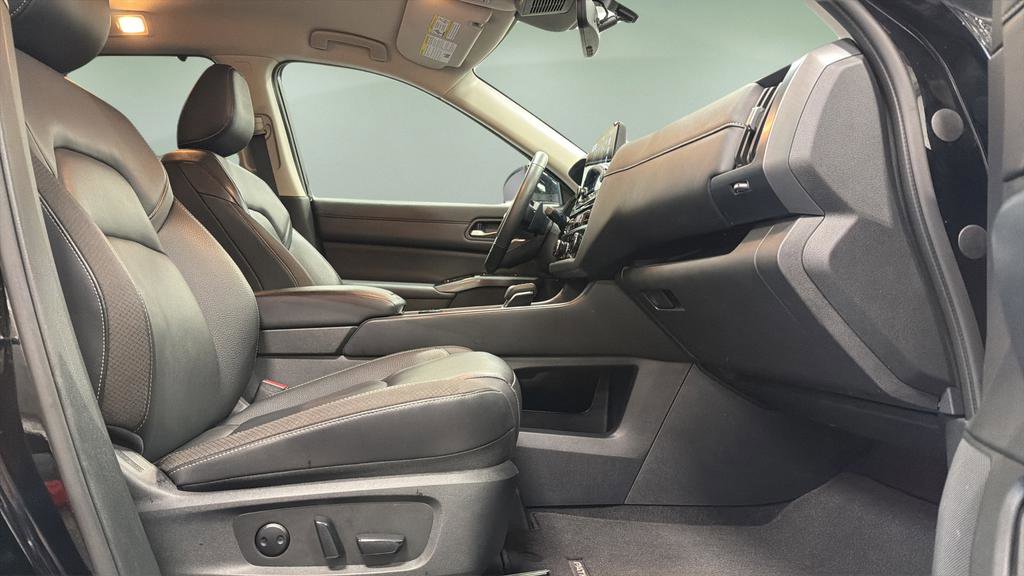 Certified 2025 Nissan Pathfinder SL image 11