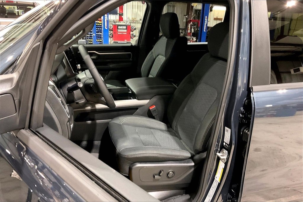 New 2026 RAM 1500 4x4 Crew Cab image 9