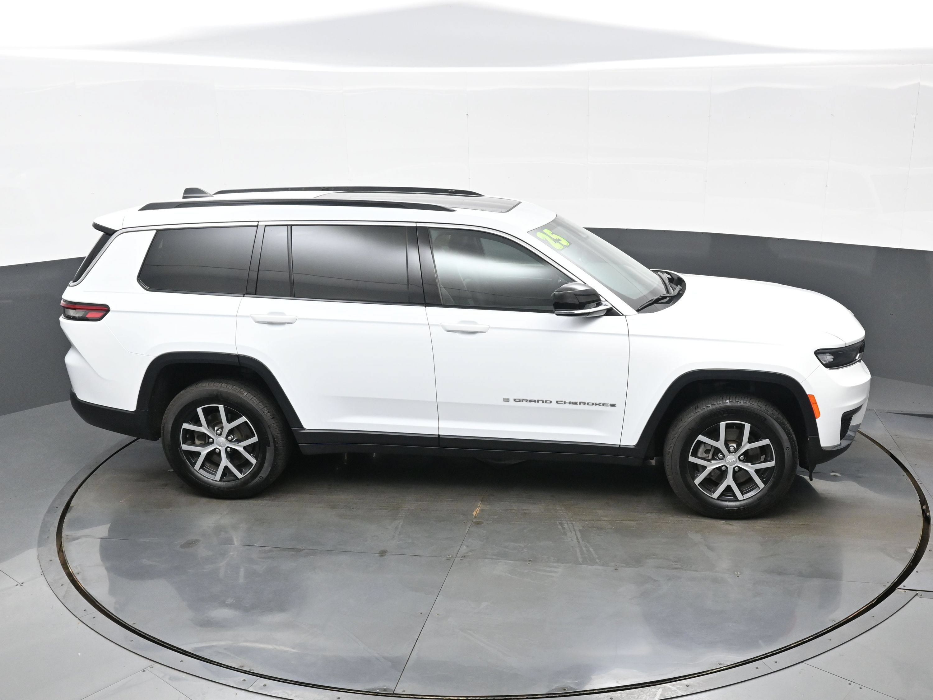 Used 2025 Jeep Grand Cherokee L Limited AWD/4WD image 38