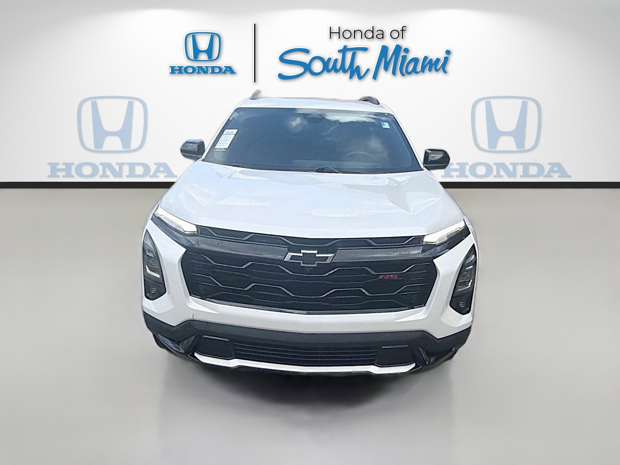 Used 2025 Chevrolet Equinox RS w/ Safety and Technology Package FWD image 2