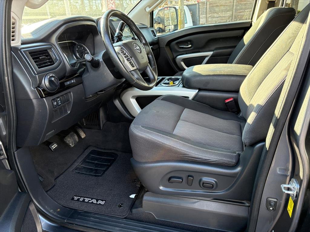 Used 2024 Nissan Titan SV w/ SV Convenience Package image 17