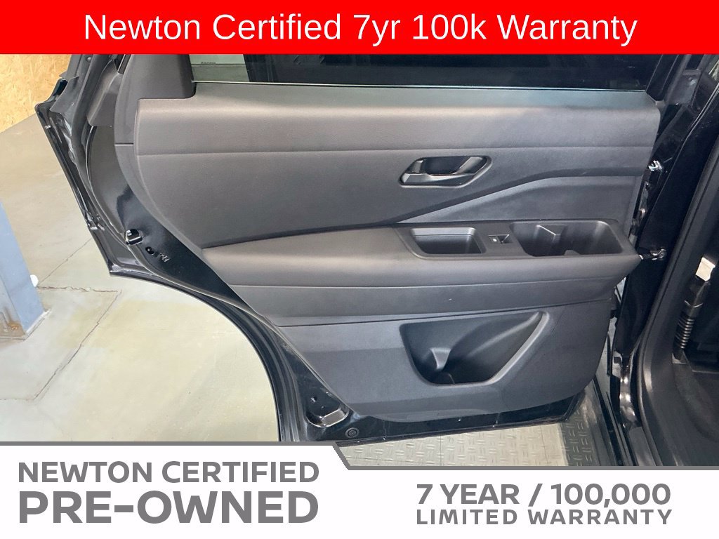 Used 2025 Nissan Pathfinder SV FWD image 38
