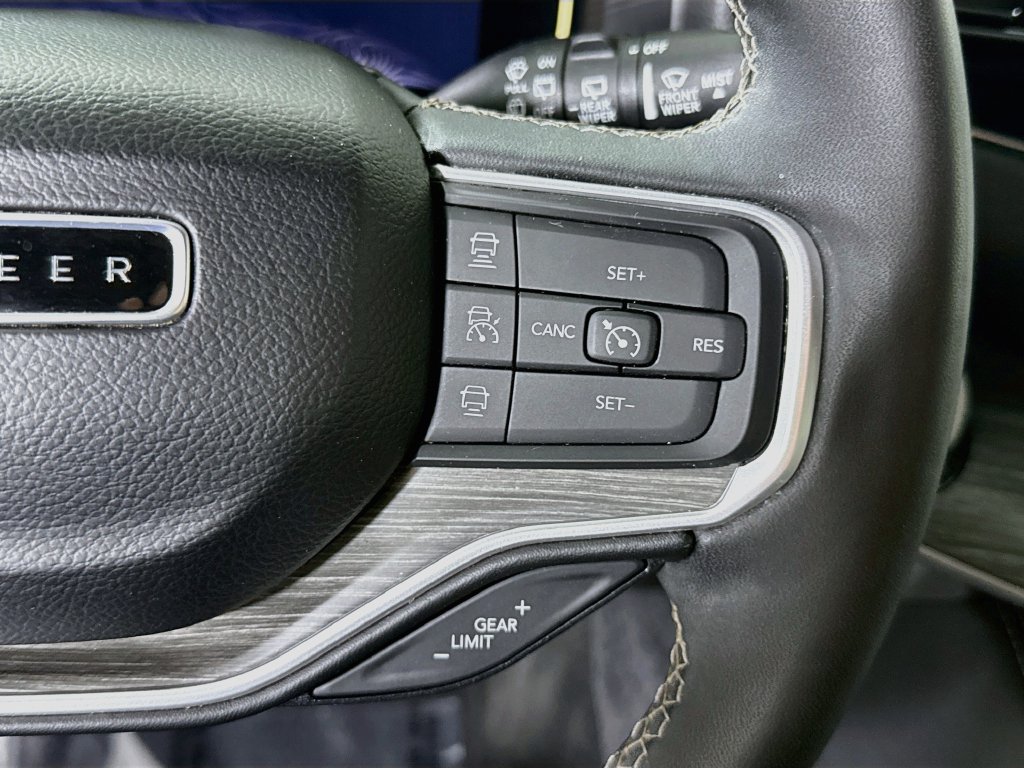 Used 2024 Jeep Wagoneer Series II AWD/4WD image 23