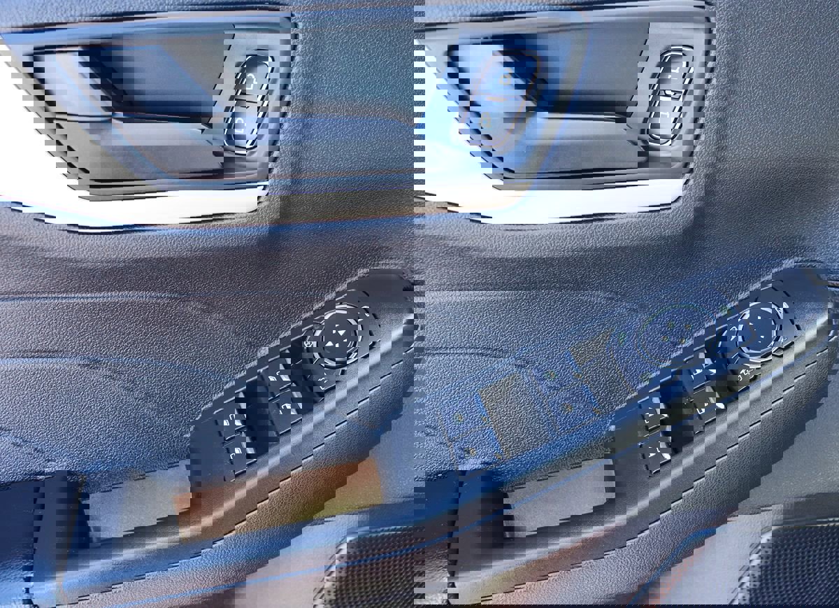 Used 2022 Ford Escape SE image 37