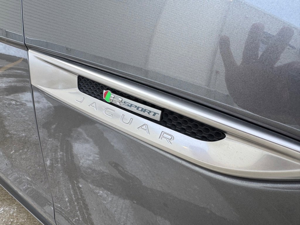 Used 2017 Jaguar F-PACE R-Sport image 35