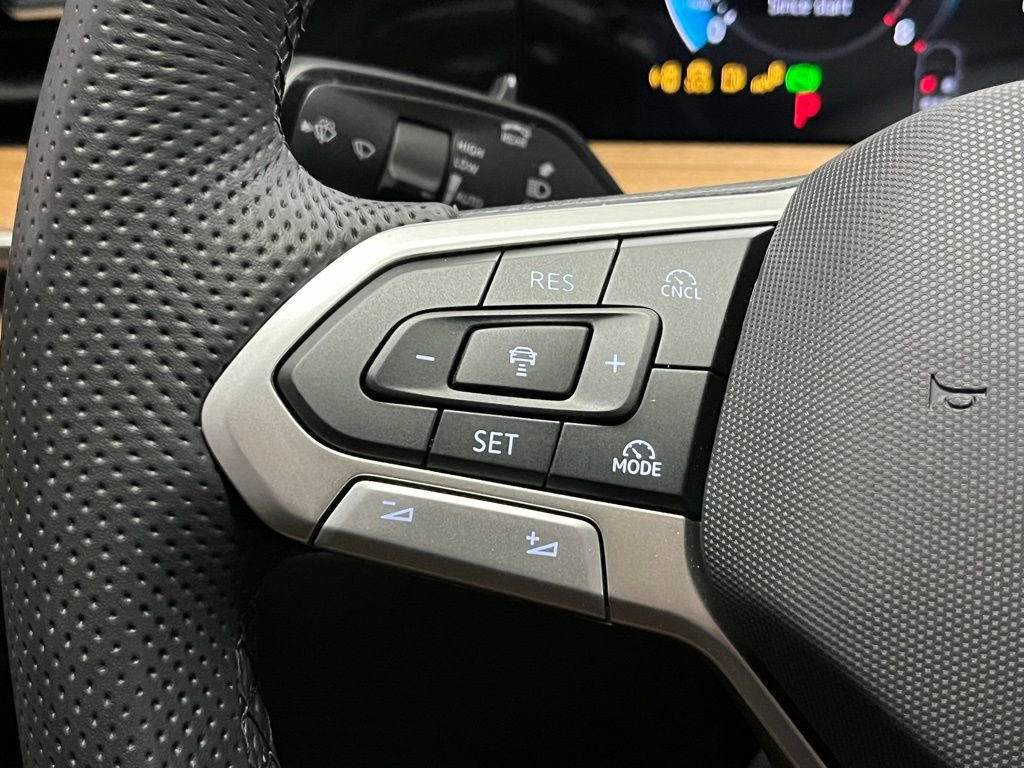 New 2026 Volkswagen Tiguan SEL R-Line image 27