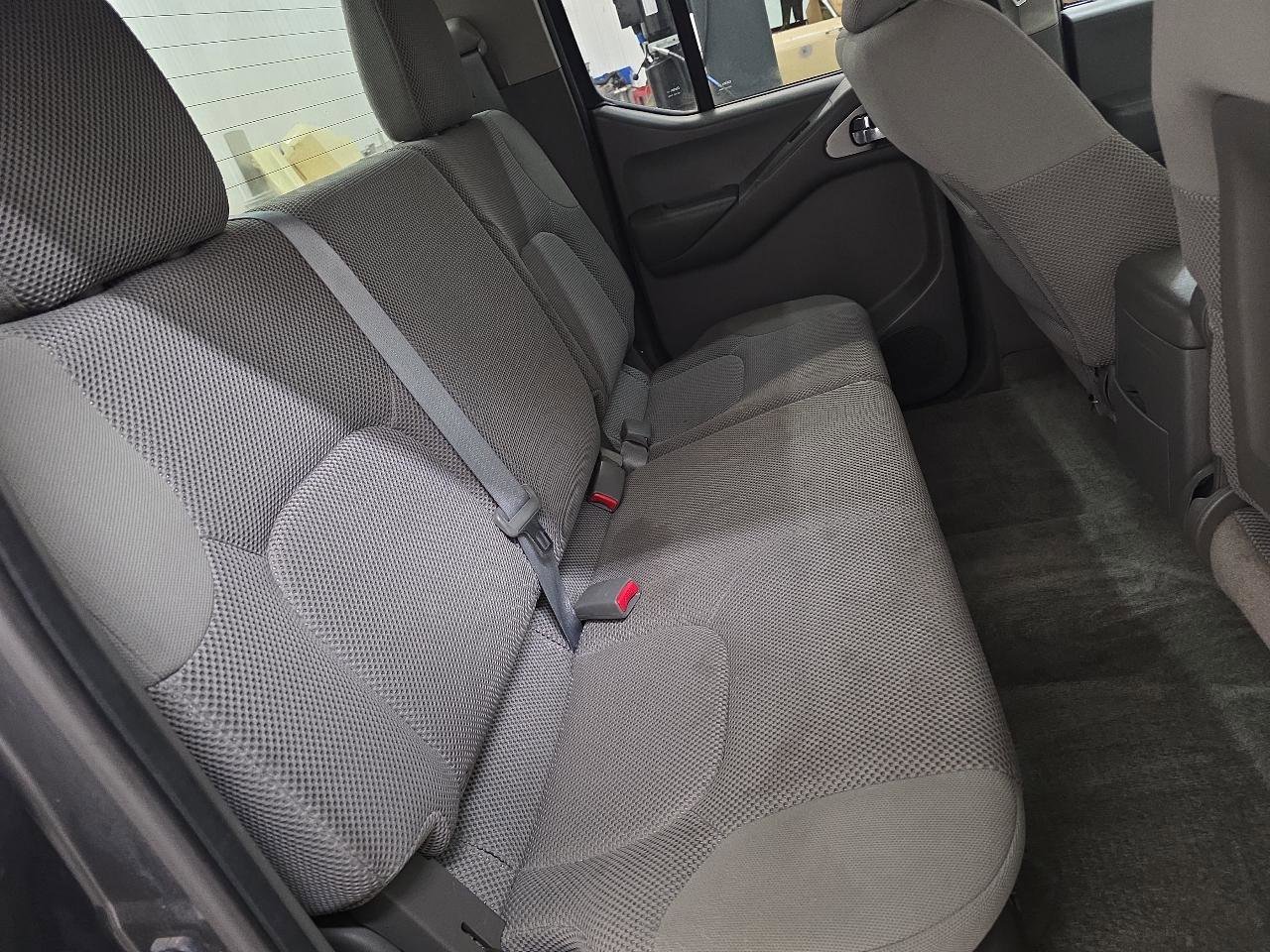 Used 2012 Nissan Frontier SV w/ SV Premium Utility Pkg AWD/4WD image 33