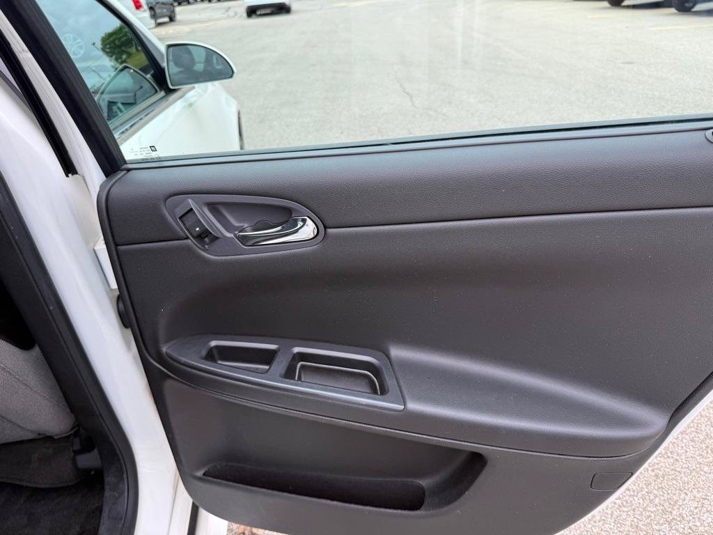 Used 2009 Chevrolet Impala LT FWD image 17