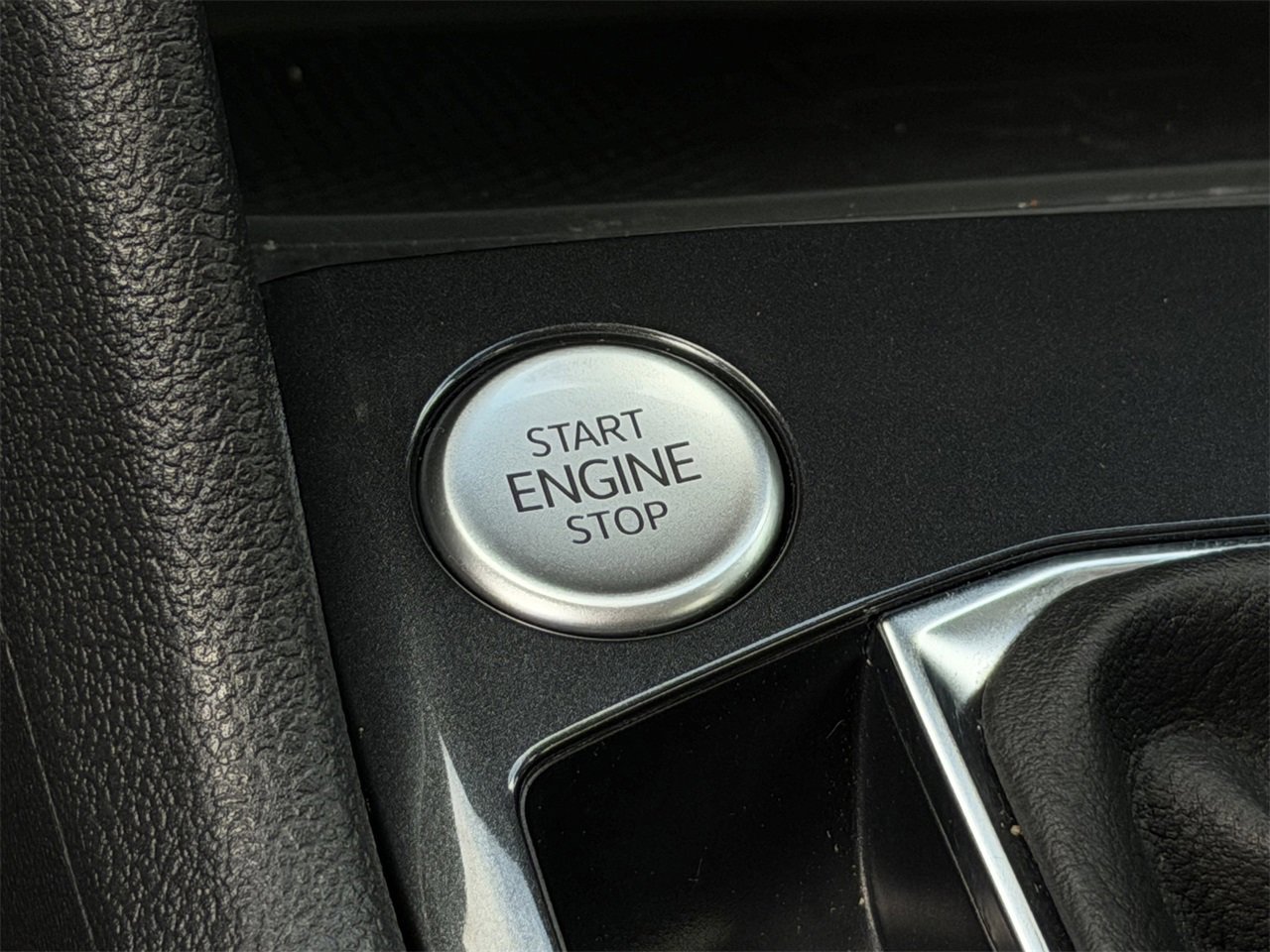 Used 2023 Volkswagen Tiguan SE image 21