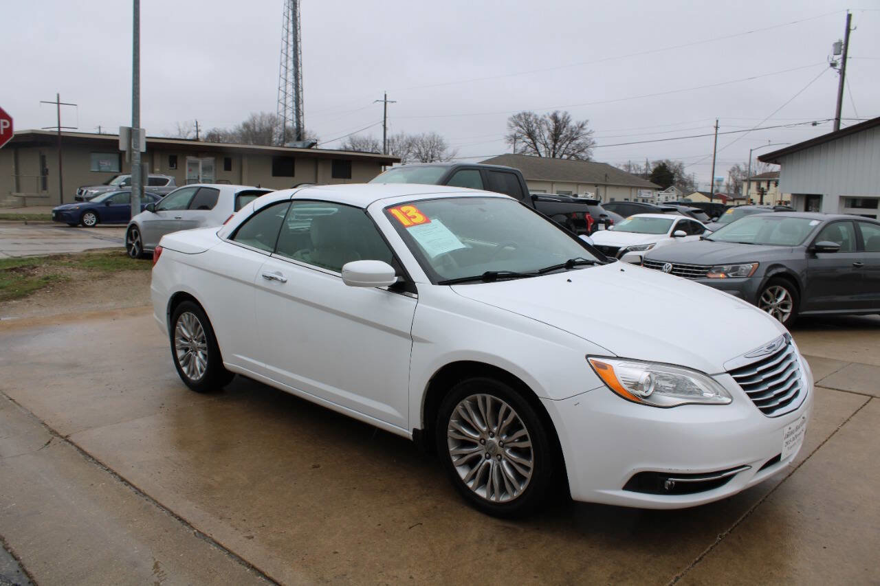 Used 2013 Chrysler 200 Limited image 2