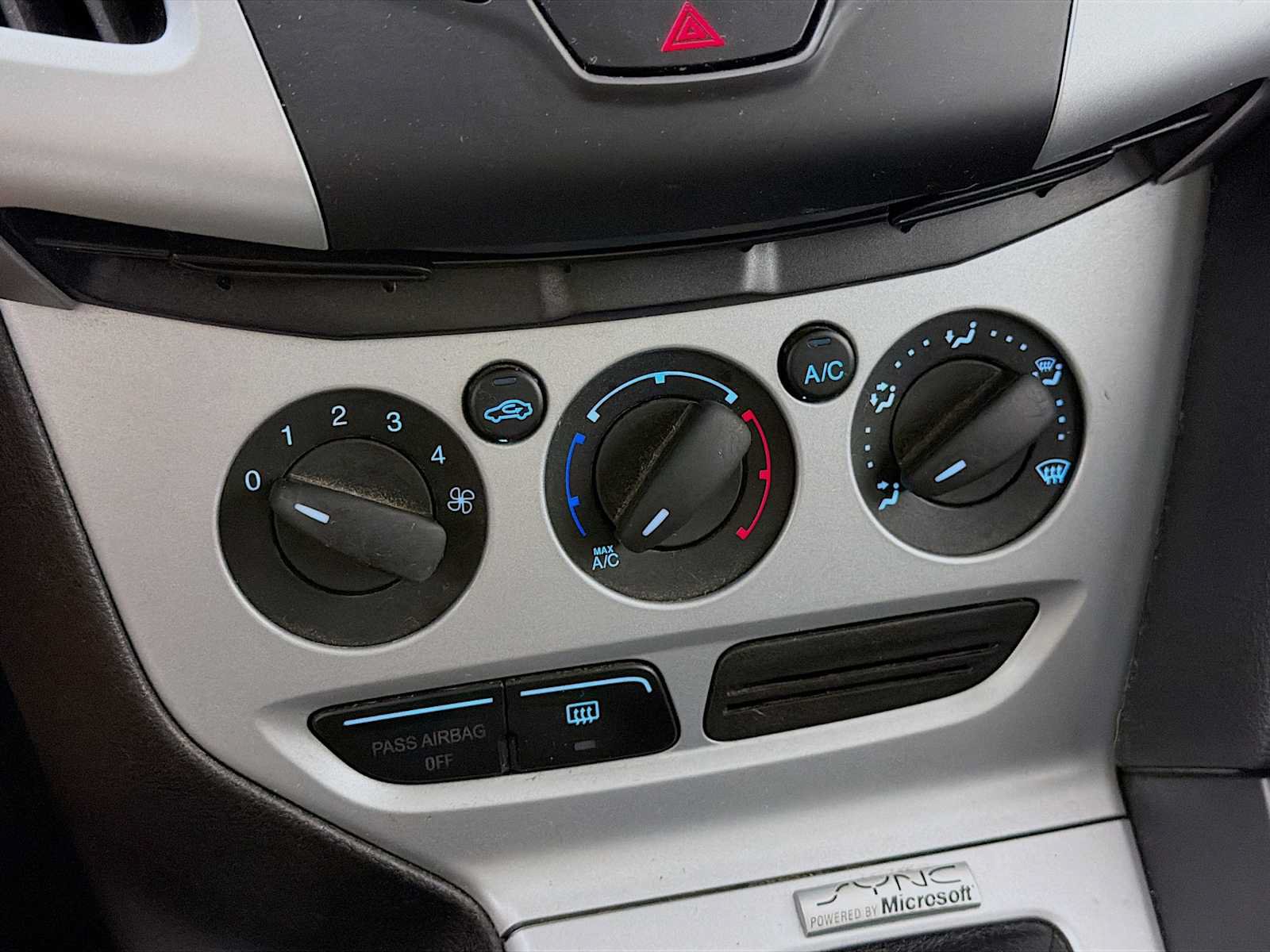 Used 2013 Ford Focus SE w/ SE Winter Pkg FWD image 12