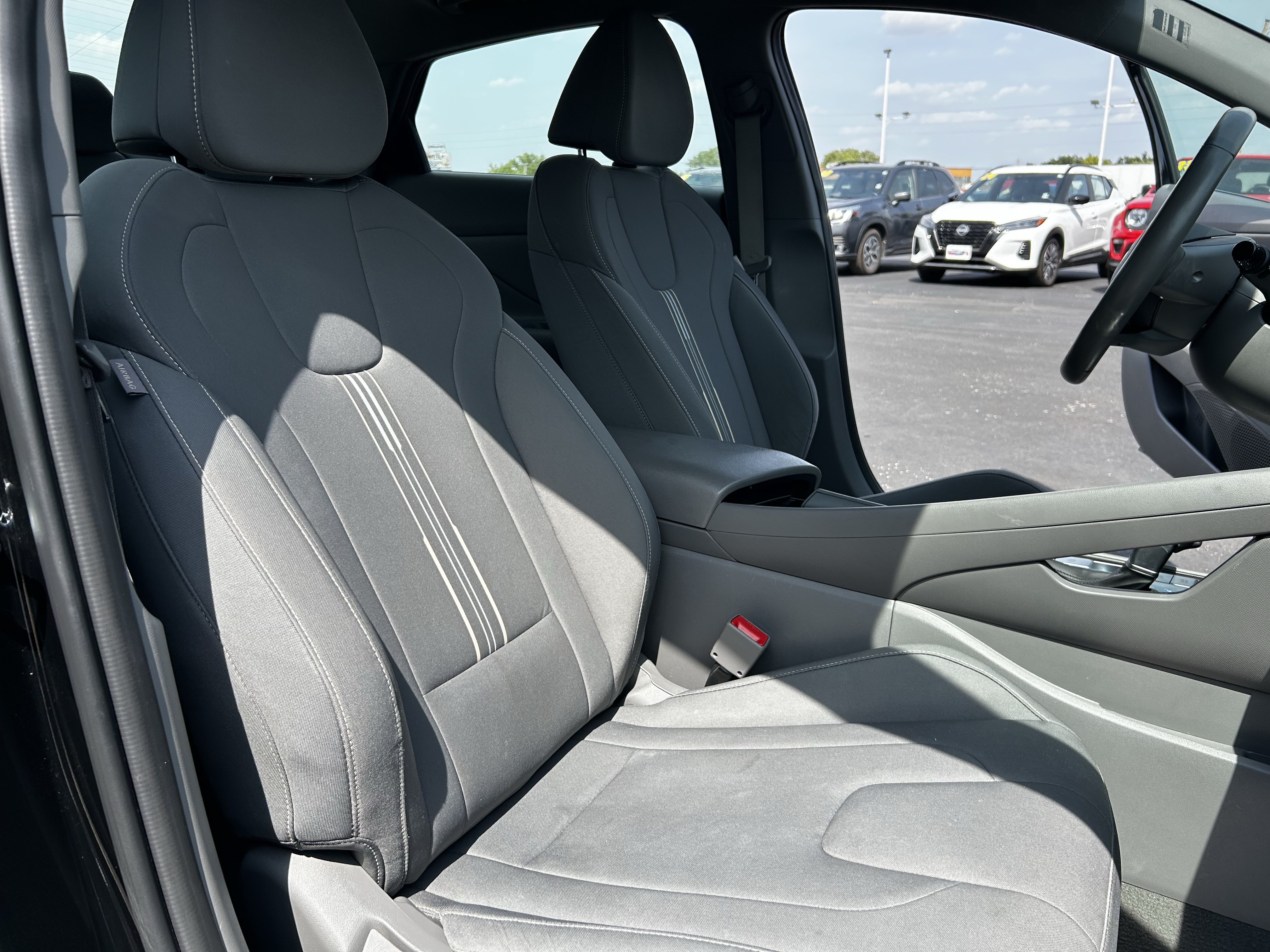 Used 2025 Hyundai Elantra SEL FWD image 17