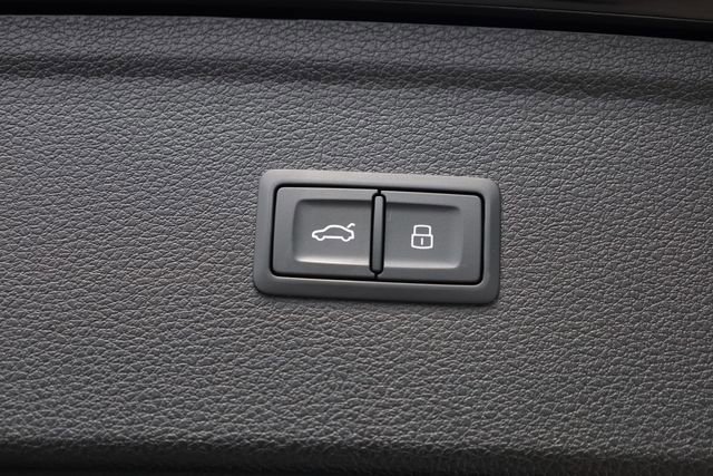 Used 2022 Audi Q5 2.0T Prestige w/ Prestige Package image 38