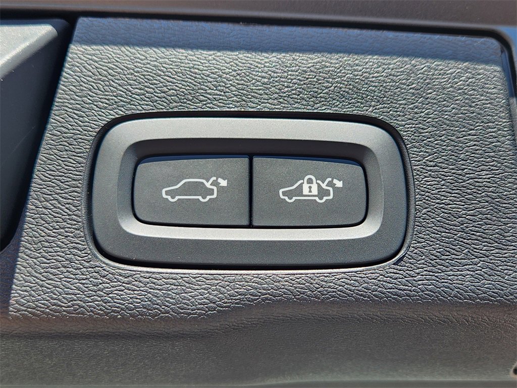 New 2026 Volvo XC60 B5 Ultra w/ Protection Package Premier image 23