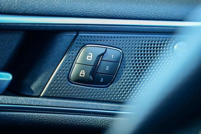 Used 2022 Ford Edge ST image 36