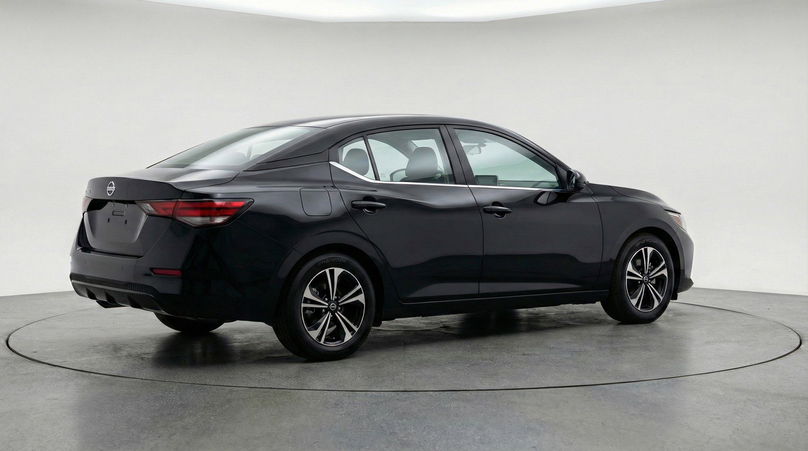 Used 2025 Nissan Sentra SV FWD image 9