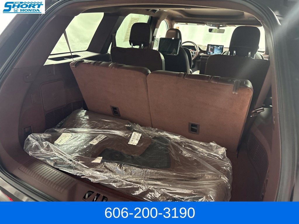 Used 2022 Lincoln Aviator Black Label Grand Touring w/ Class IV Trailer Tow Package AWD/4WD image 11
