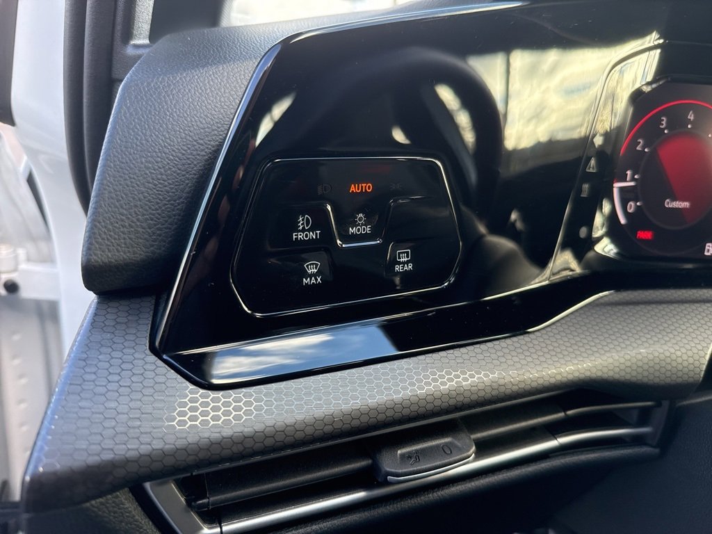 Used 2024 Volkswagen GTI SE image 31