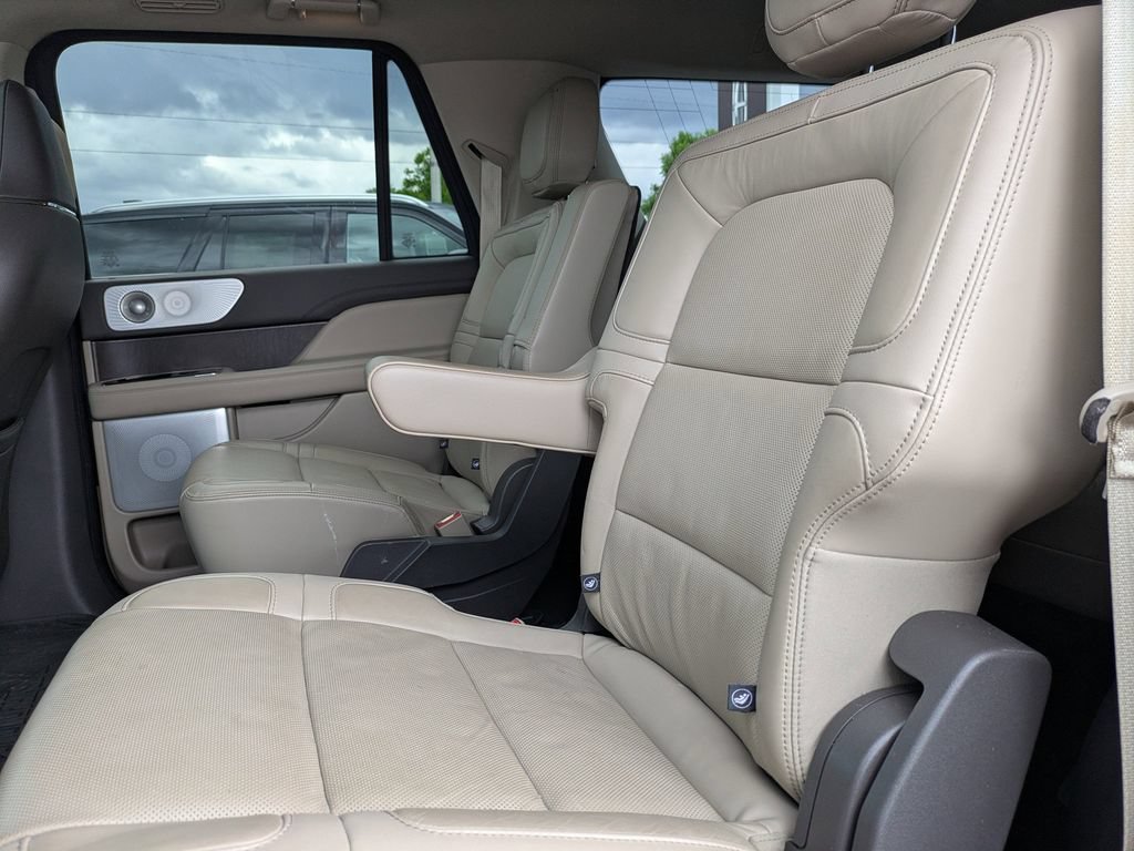 Used 2023 Lincoln Navigator L Reserve AWD/4WD image 17