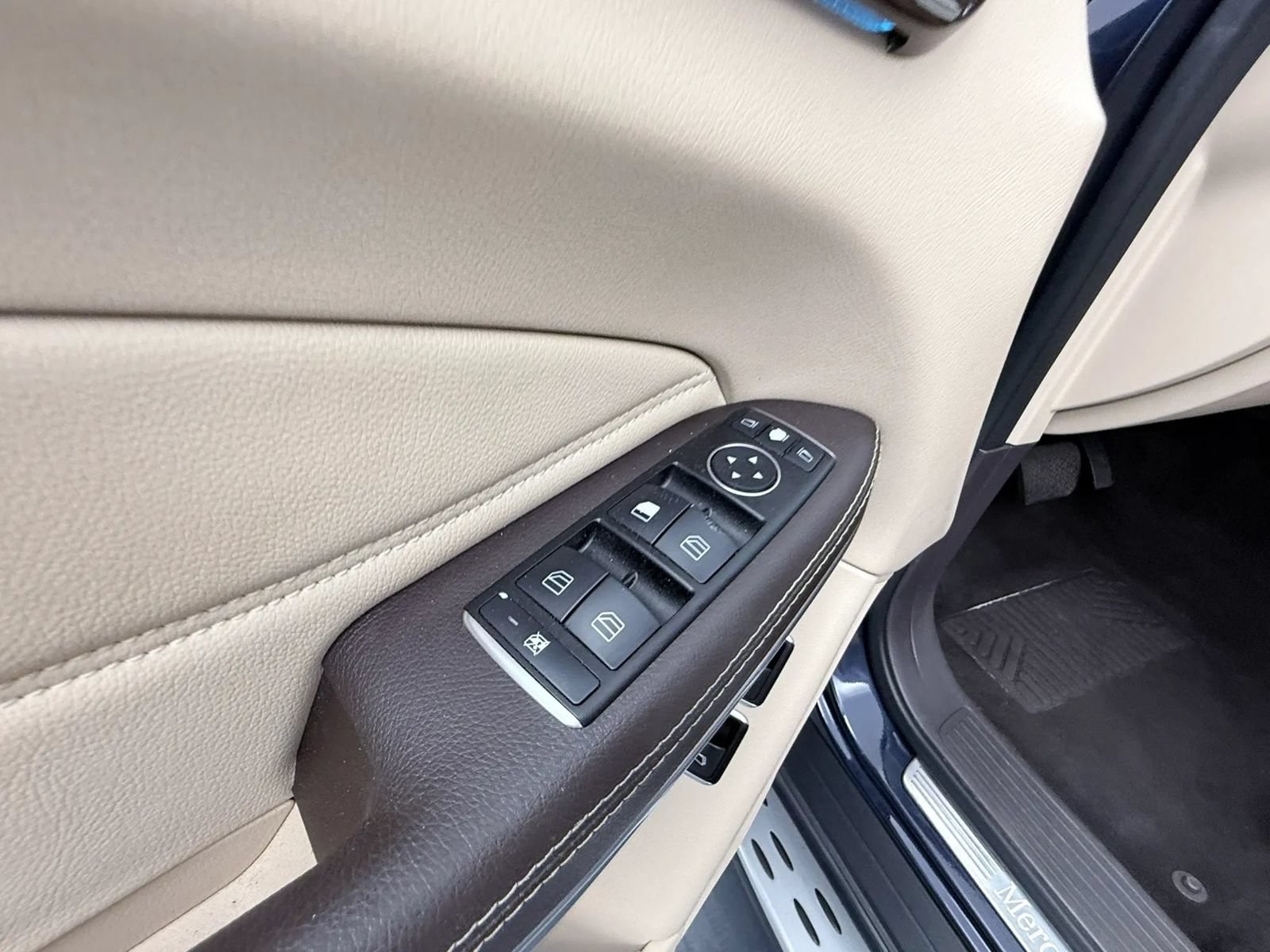 Used 2017 Mercedes-Benz GLS 550 4MATIC w/ Driver Assistance Package image 32