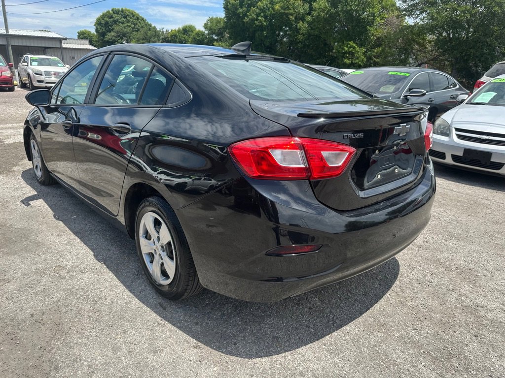 Used 2018 Chevrolet Cruze LS FWD image 4