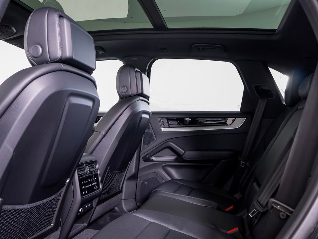 New 2026 Porsche Cayenne image 25