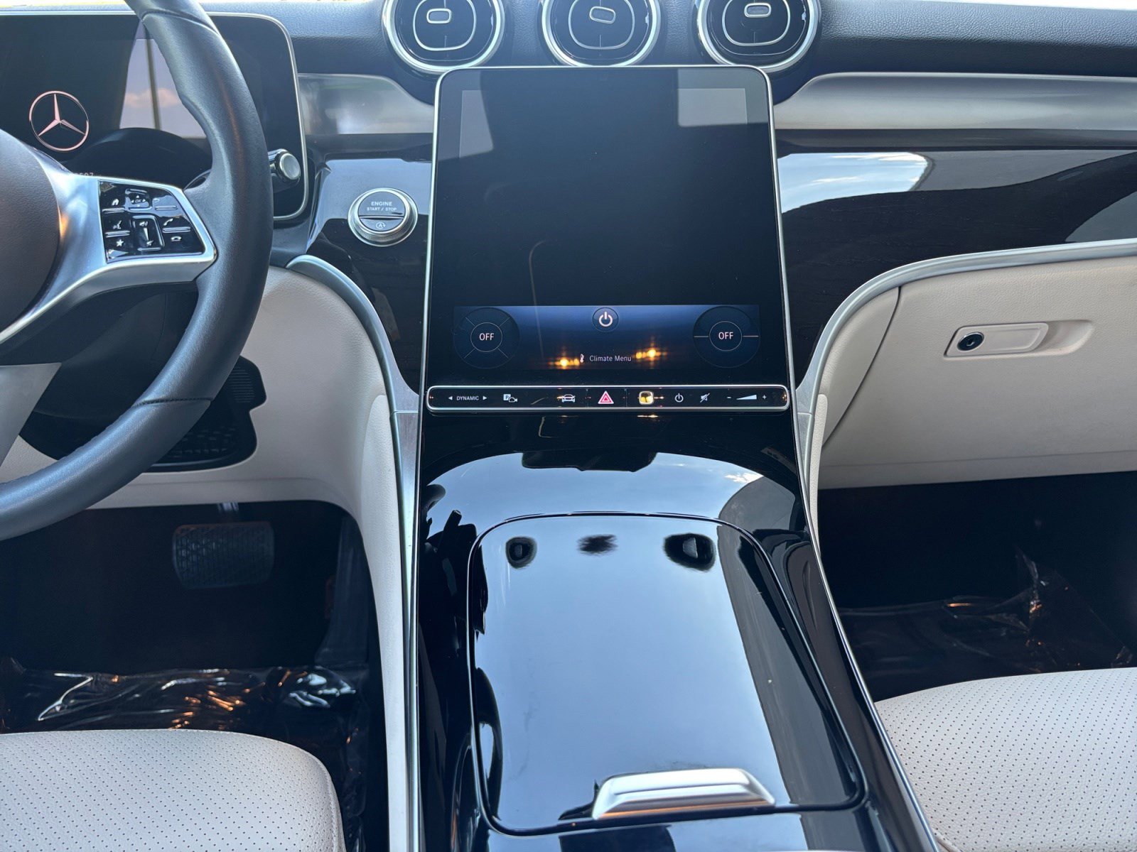 Used 2025 Mercedes-Benz GLC 300 image 11
