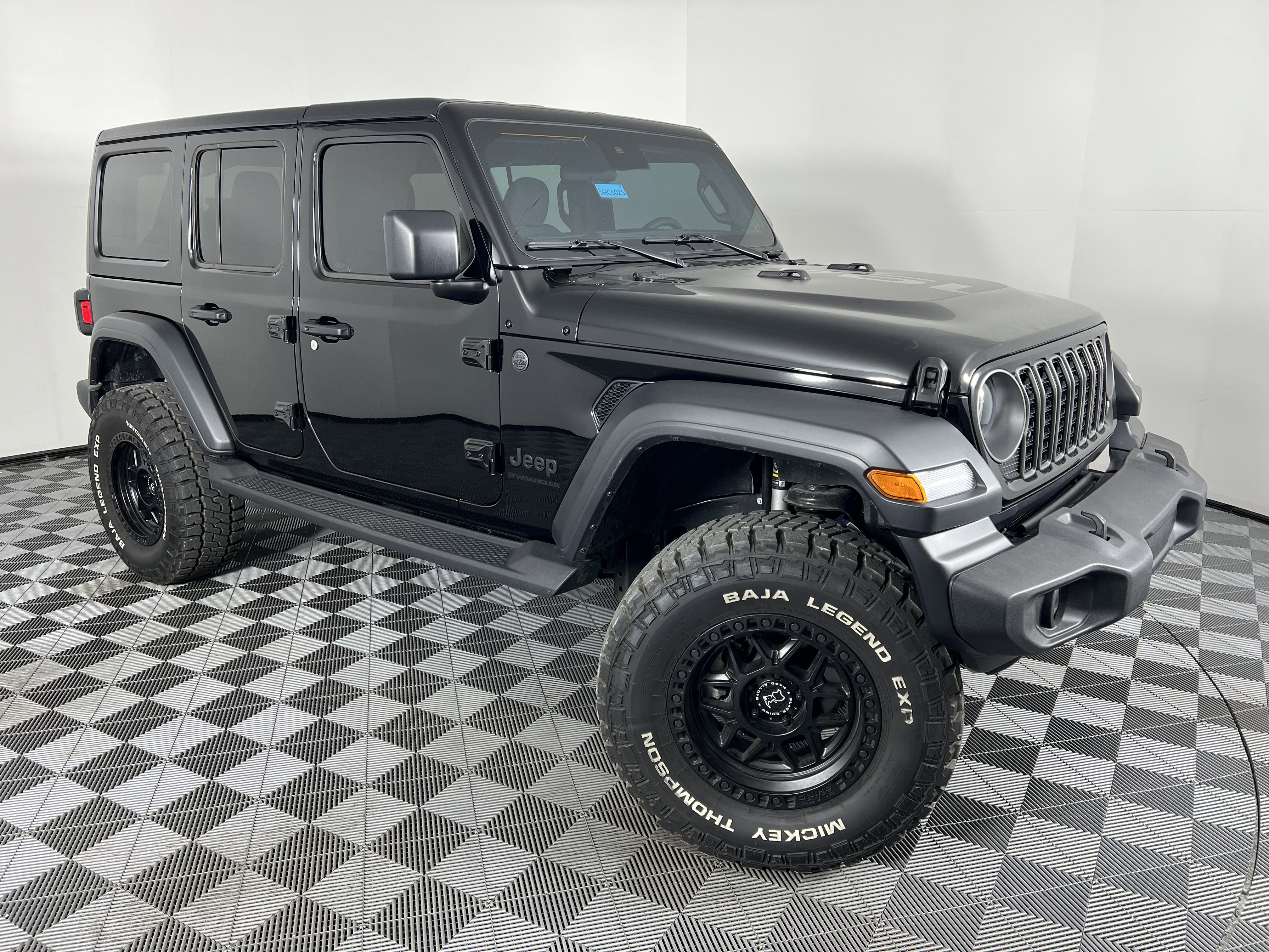 Used 2025 Jeep Wrangler Unlimited Sport AWD/4WD image 2