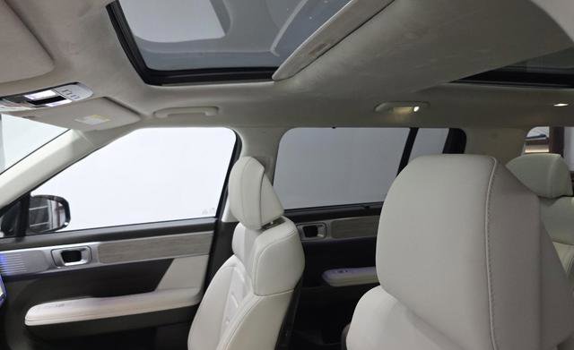 Used 2024 Hyundai Santa Fe Calligraphy image 11