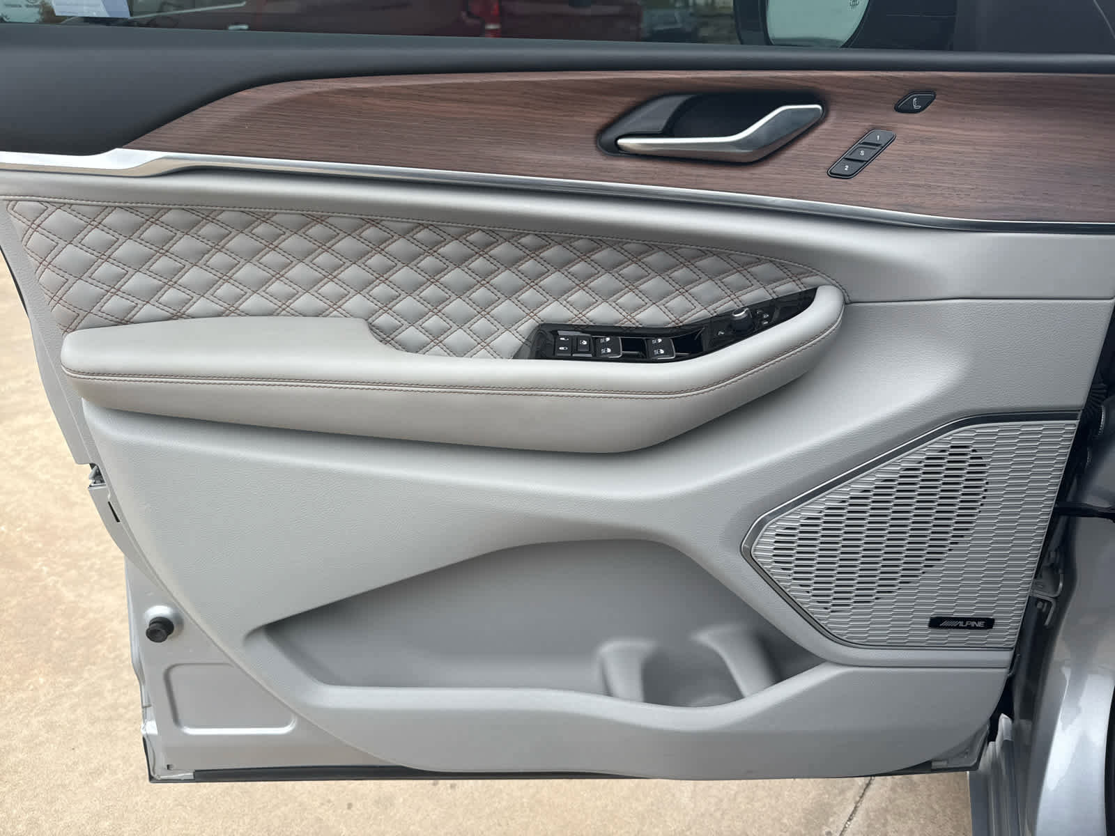 Used 2022 Jeep Grand Cherokee Summit w/ Adv Protech Group IV image 15