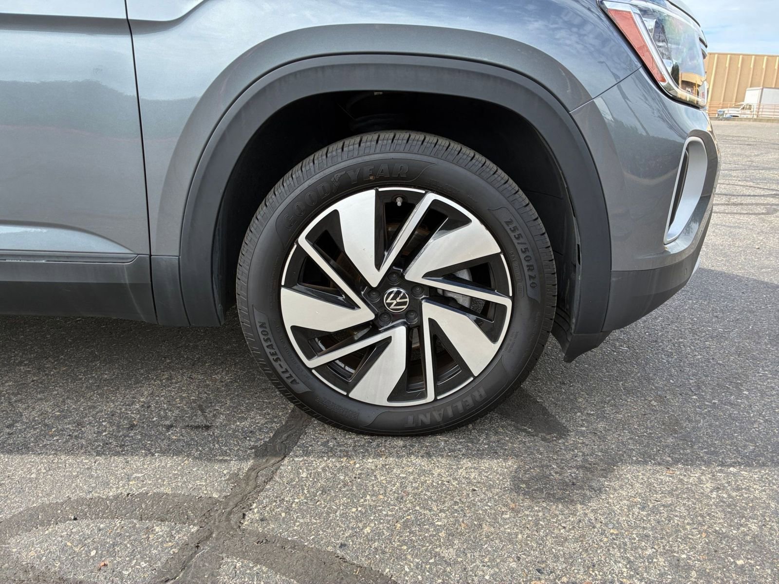 Used 2025 Volkswagen Atlas SE image 33