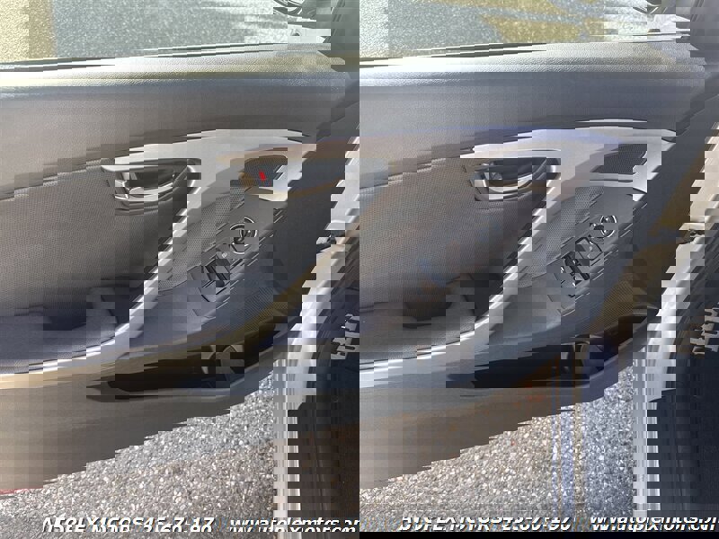 Used 2013 Hyundai Elantra SE image 21