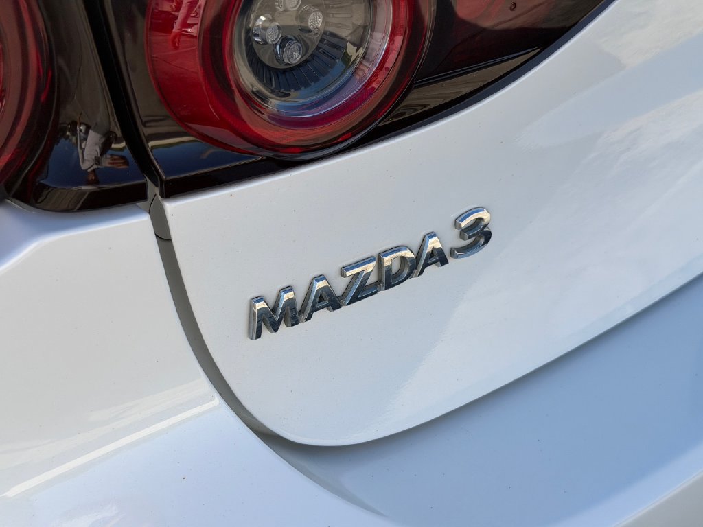 Used 2019 MAZDA MAZDA3 Hatchback w/ Preferred Package FWD image 14