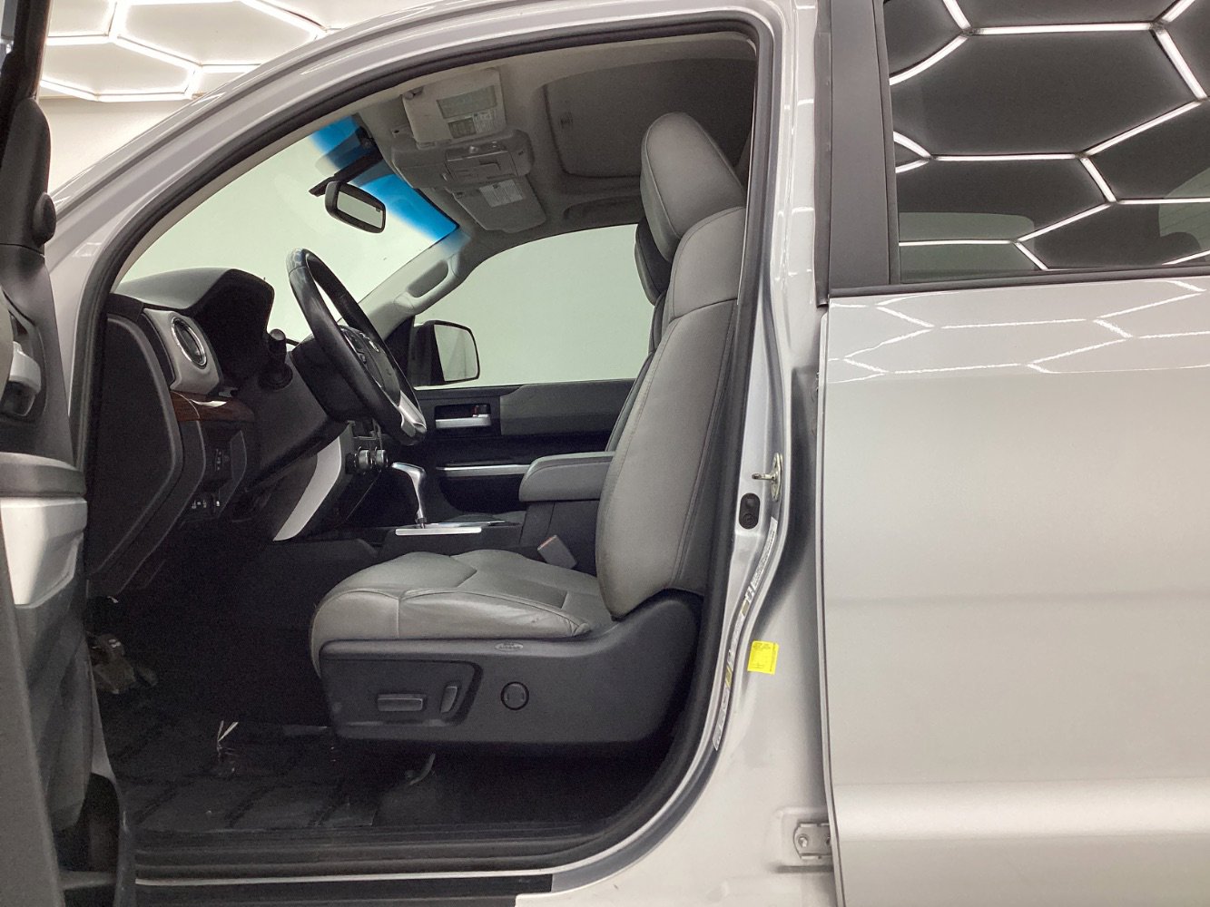 Used 2015 Toyota Tundra Limited w/ Limited Premium Package image 14