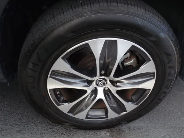 Used 2021 Toyota Highlander XLE FWD image 34