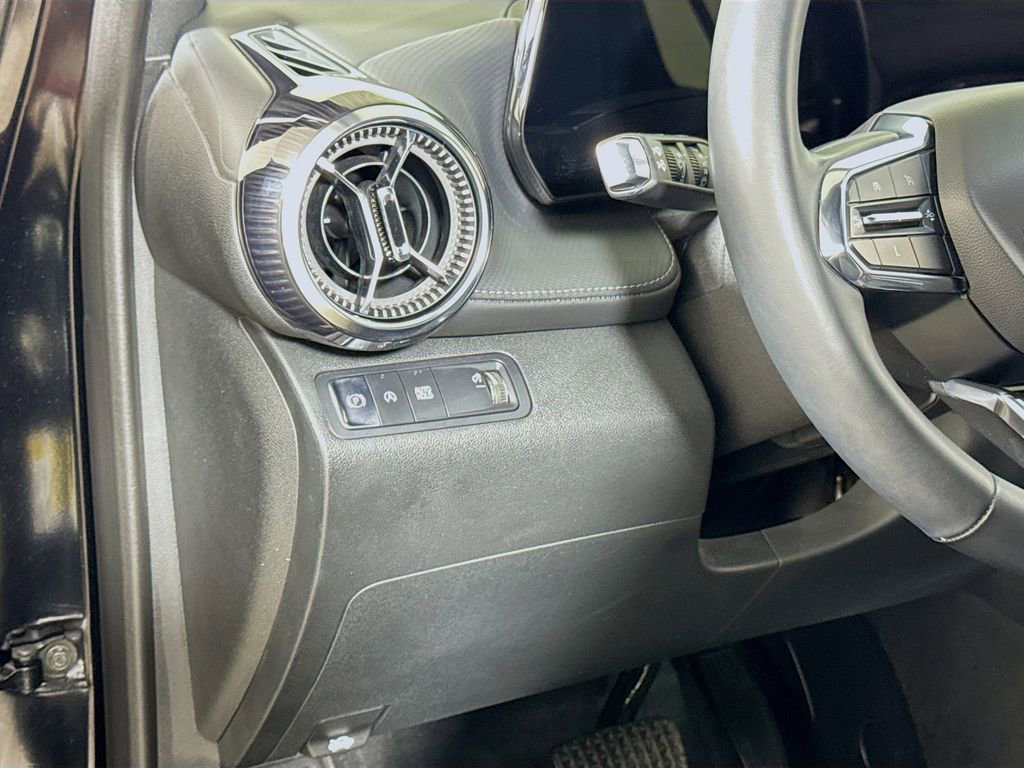 Used 2025 Chevrolet Equinox LT w/ Convenience Package II image 8