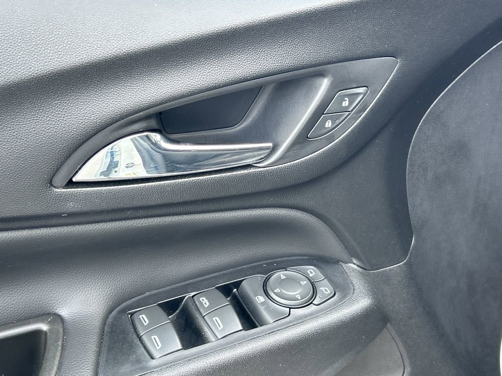 Used 2020 Chevrolet Equinox LT image 18