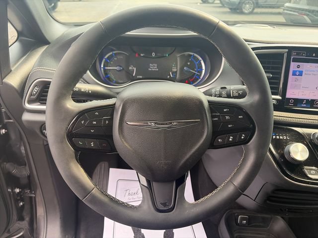 Used 2022 Chrysler Pacifica Touring-L w/ Uconnect Theater Family Group FWD image 14