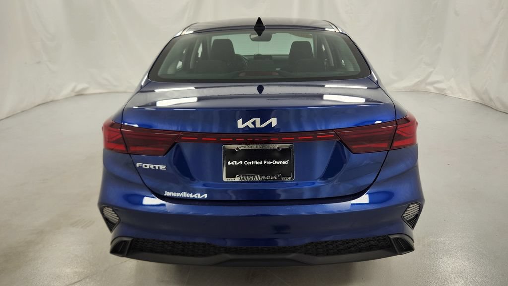 Used 2023 Kia Forte LXS w/ LXS Technology Package FWD image 4