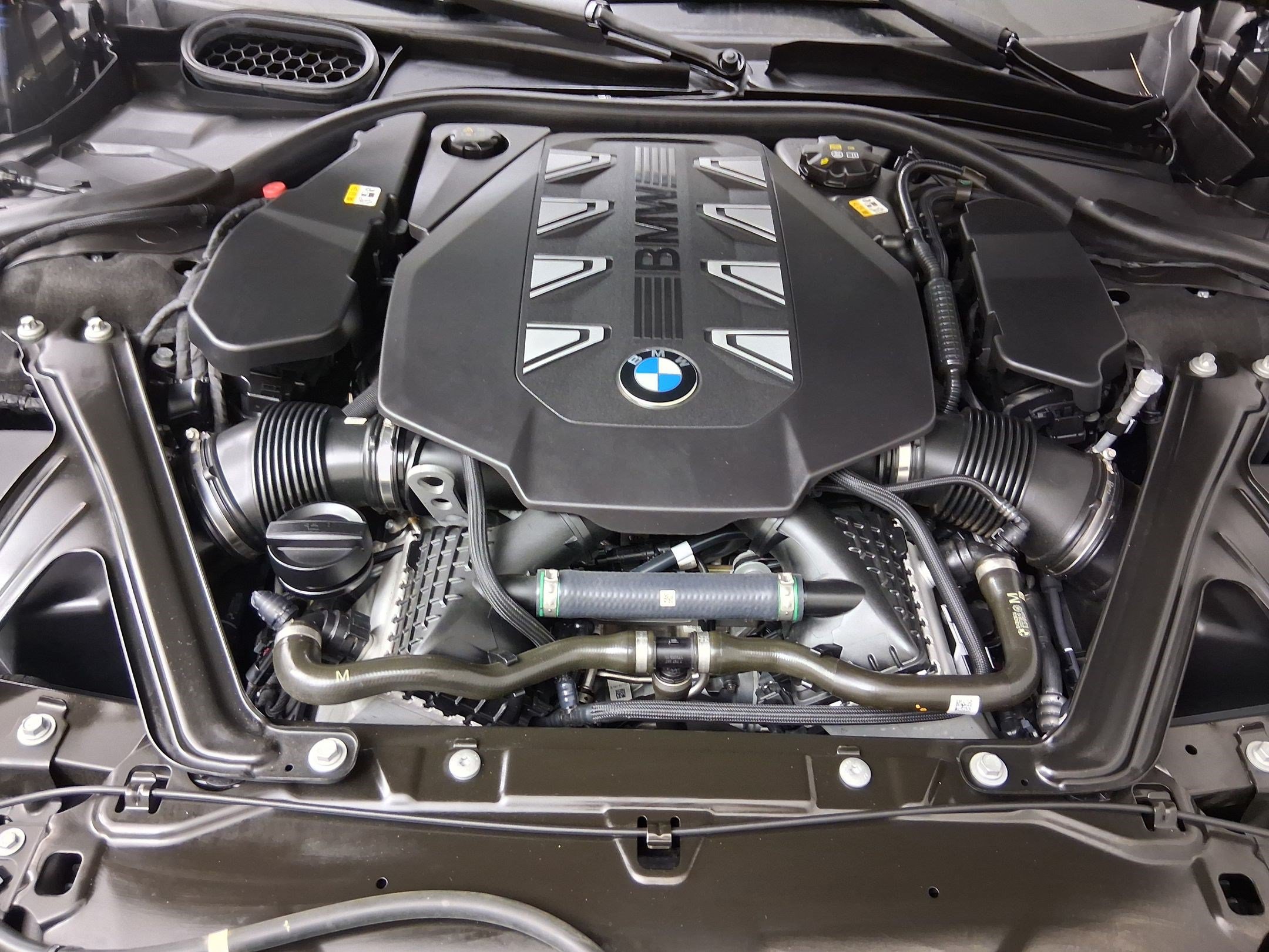 Used 2025 BMW 760i xDrive AWD/4WD image 32