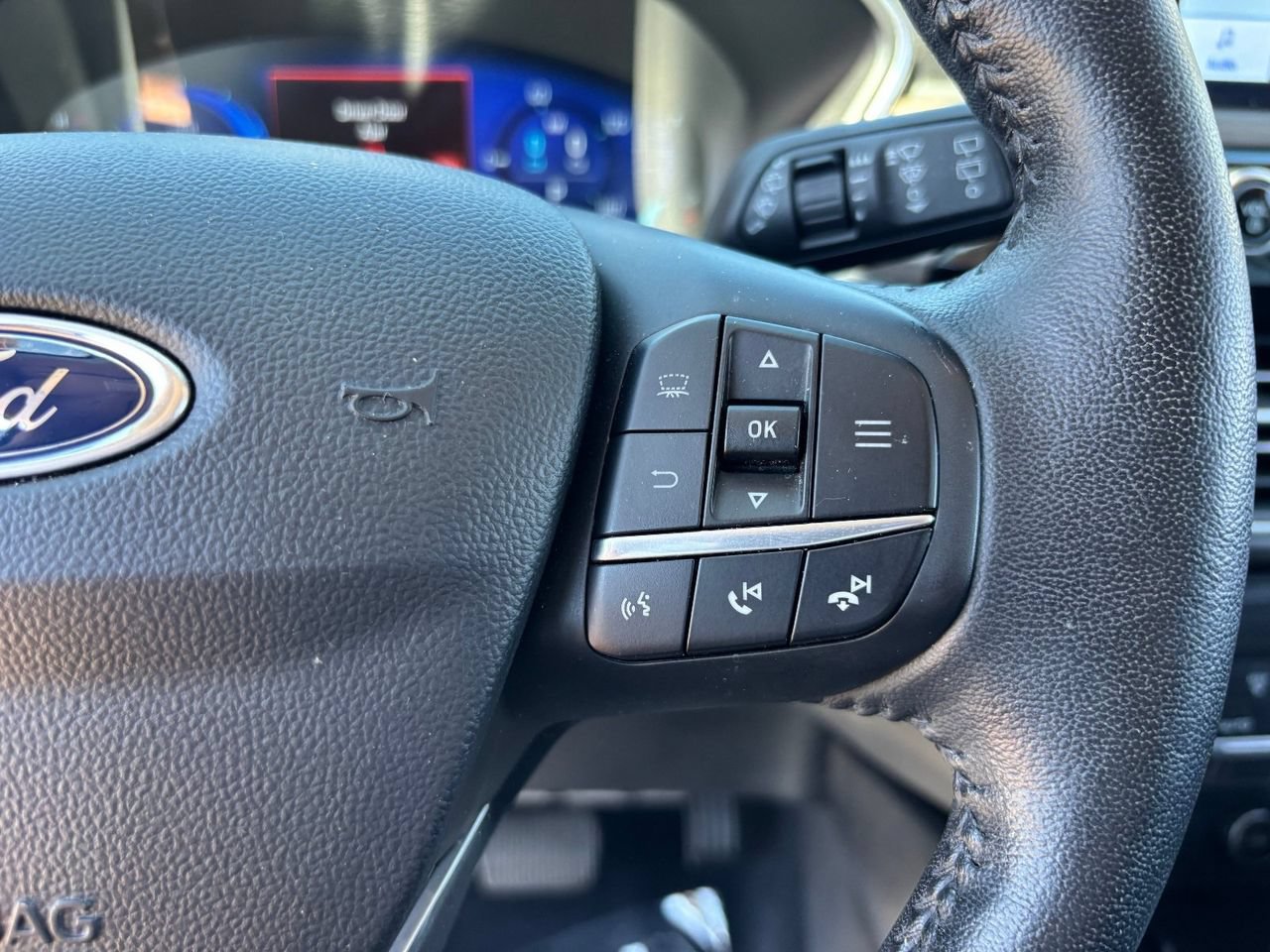 Used 2020 Ford Escape Titanium w/ Titanium Premium Package 2.0 AWD/4WD image 27