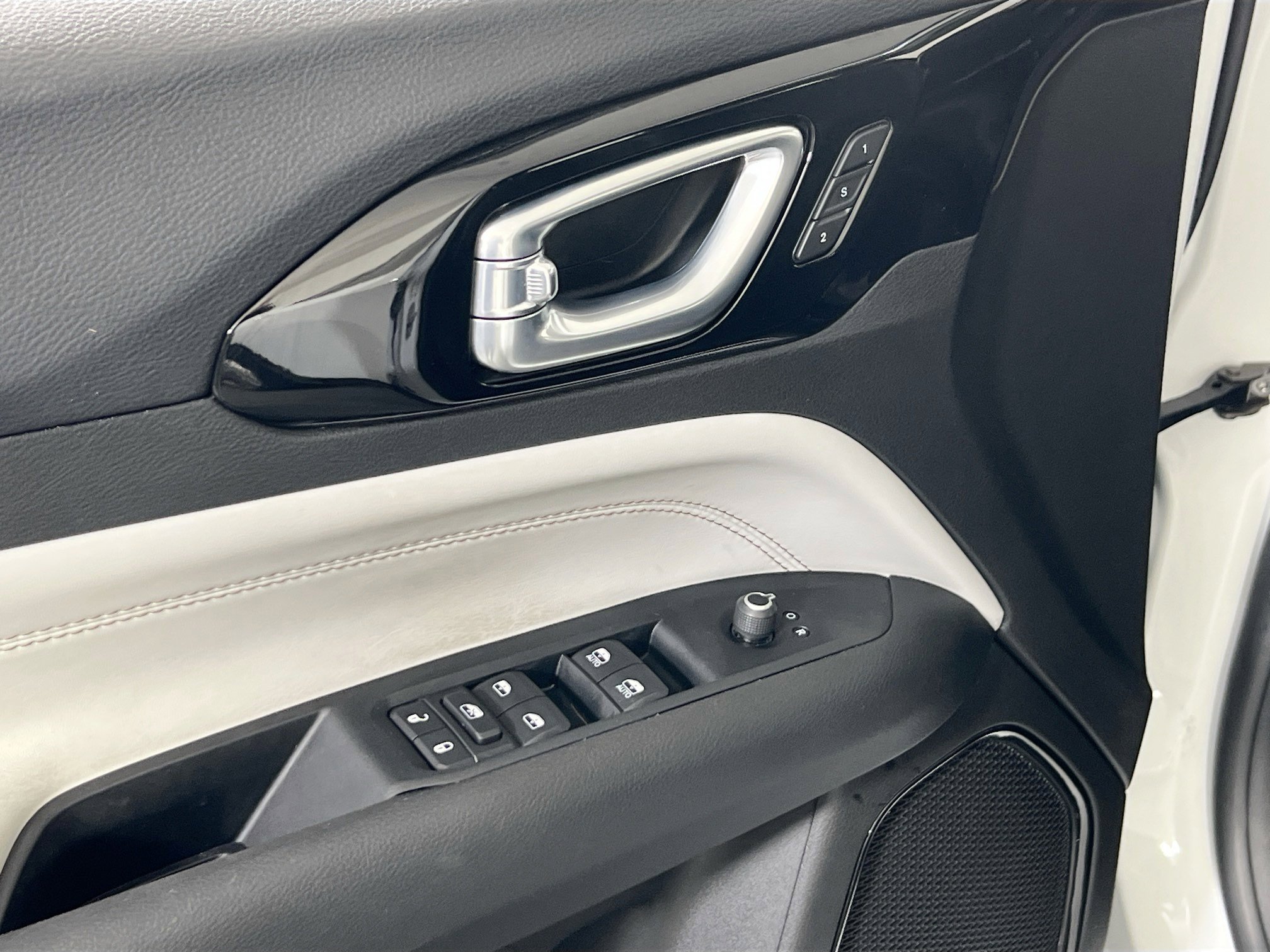 Used 2022 Jeep Compass Limited w/ Elite Group image 17